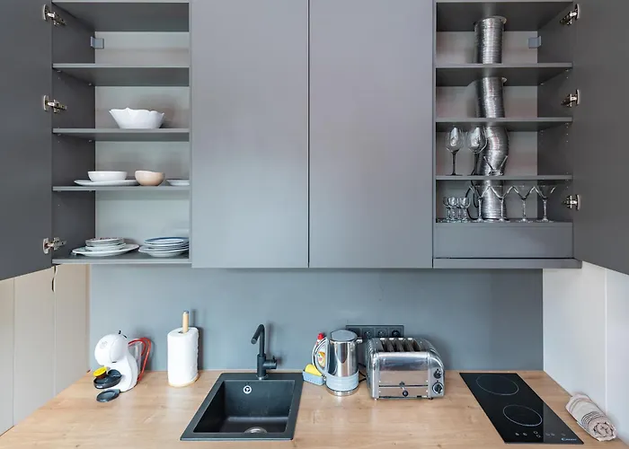 Shanti Barracks #3 By Polo Apartamento *